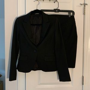 Express Women's Suit - skirt & jacket! - size 2